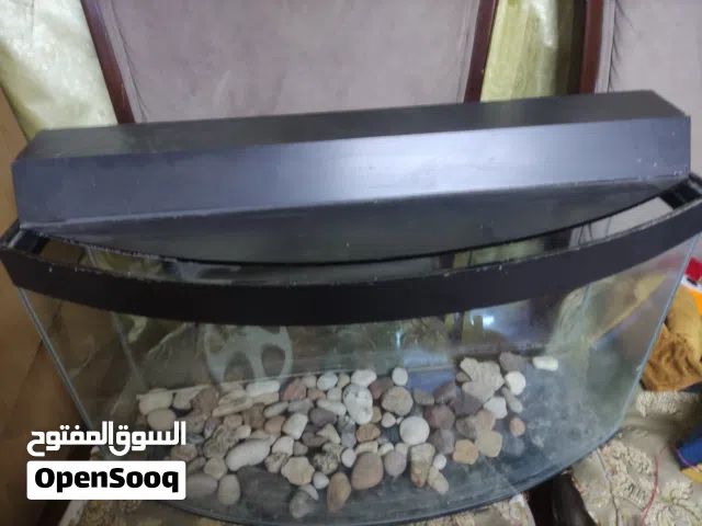 حوض سمك مع غطاه