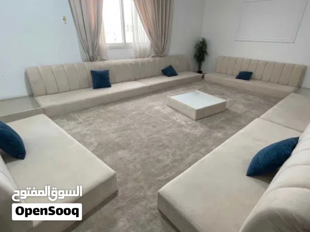 كنب ابيض مستعمل سنتين فقط كبير
