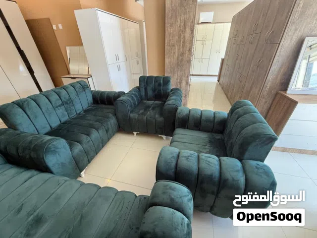 صالون وطاولة وكرسي