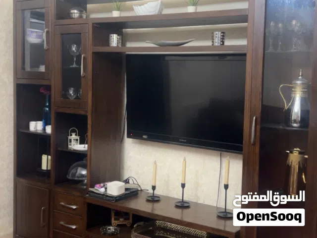 بوفيه ل تلفاز مستعمل بس كانو جديد ولا خدشه للبيع
