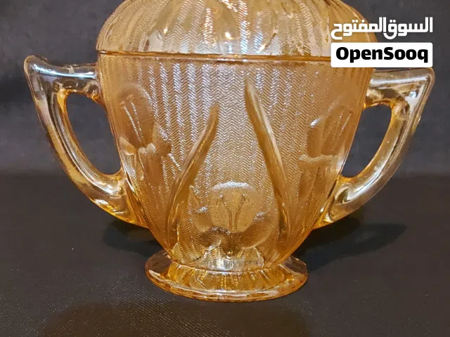 إناء زجاجي نادر