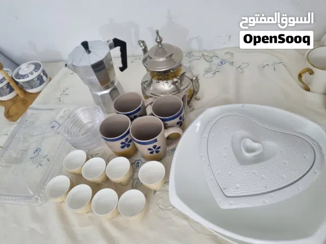 فناجين وأدوات بطبخ