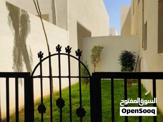 محل للإيجار في فينيسيا شارع سنتر حيوي