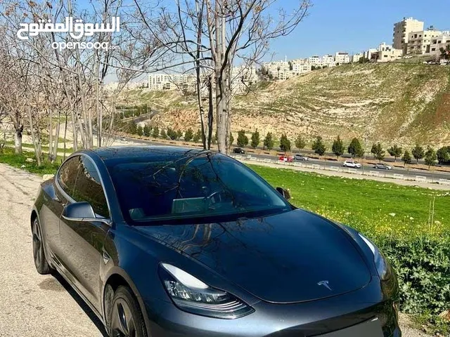 سياره تسلا موديل 2020 بحالة ممتازه جدا للتواصل الفوري