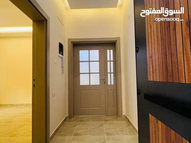 شقة تشطيب حديت للبيع ، الطابق الأرضي  365الف ، الفرناج بالقرب من جامعة ناصر