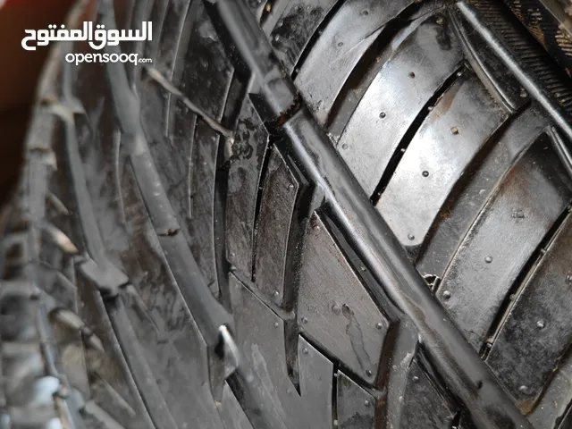 اعلان بيع اطارات سيارات بحالات مختلفة برقم 275 45 R20