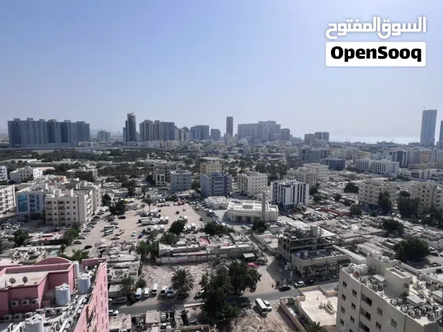 ثلاث غرف غرف ماستر 3 حمامات 3 بلكونات خزائن بالحائط مساحه كبيره جداا اطلاله ممتازه خدمه 24 ساعه