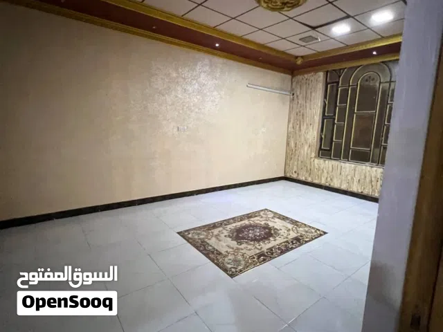 250 m2 More than 6 bedrooms Townhouse for Rent in Basra Hakemeia