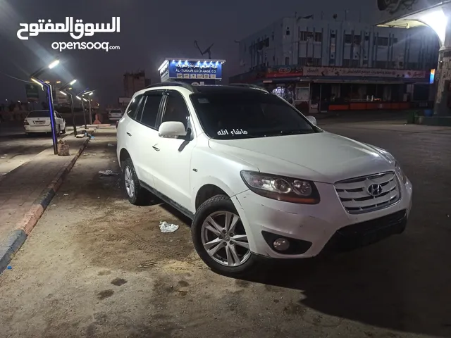 Hyundai Santa Fe 2010 in Al Mukalla
