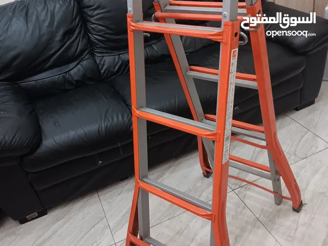EXTENDIBLE AND FOLDABLE LADDER