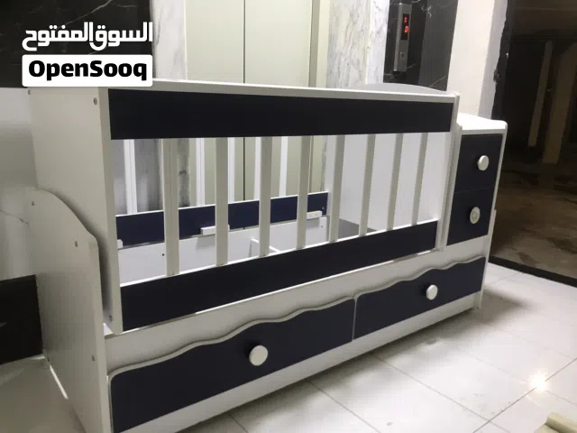 سرير بيبي مع هزاز