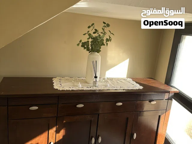 خزانة بحالة الجديدة خشب ثقيل جداً