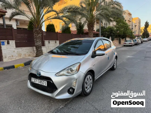 2016 تويوتا بريوس Prius C