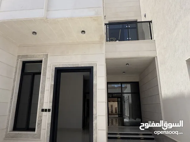 350 m2 More than 6 bedrooms Villa for Sale in Al Madinah Shuran