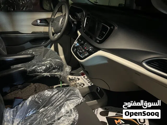 كرايسلر فويجر 2023 للبيع بدون مراوس