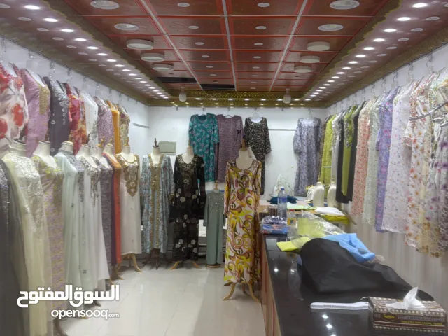 محل للبيع خياط نسائي في موقع ممتاز وحيوي * قريب من محلات خياط نسائي ويشهد حركة زبائن عالية*