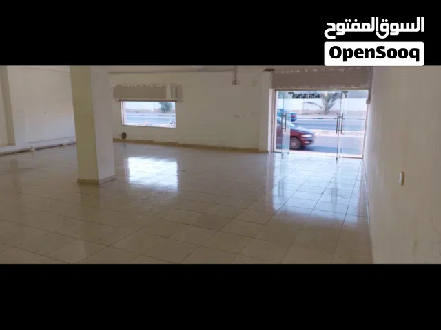 صالة للايجار جنزور 144 م مع سكن على الطريق الدائري السعر علي حسب النشاط