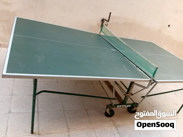 موجود طاولة تنس نوعية نظيفة بدها عجال