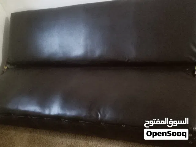 سجلونة بتتحول لسرير