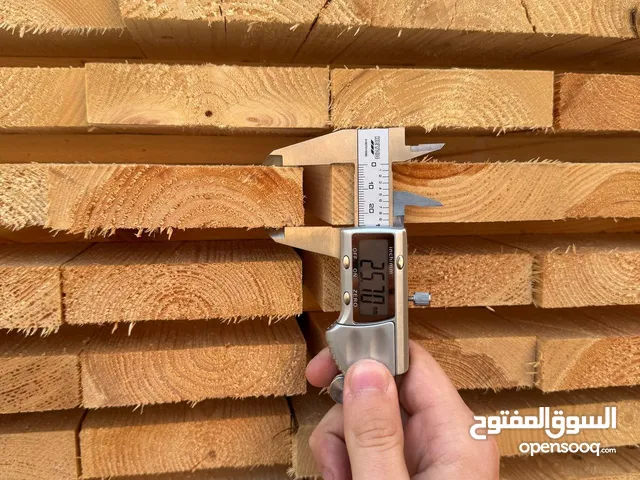 خشب بناء احمر مقاس 17*75/95*3000-6000ملى جاهز للشحن الى ميناء طرابلس