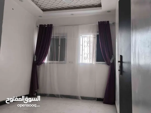 للبيع بيت في البريقه في البي كلاس بافضل اماكن البريقه قريب من بانافع وقريب من كل الخدمات المدارس جن