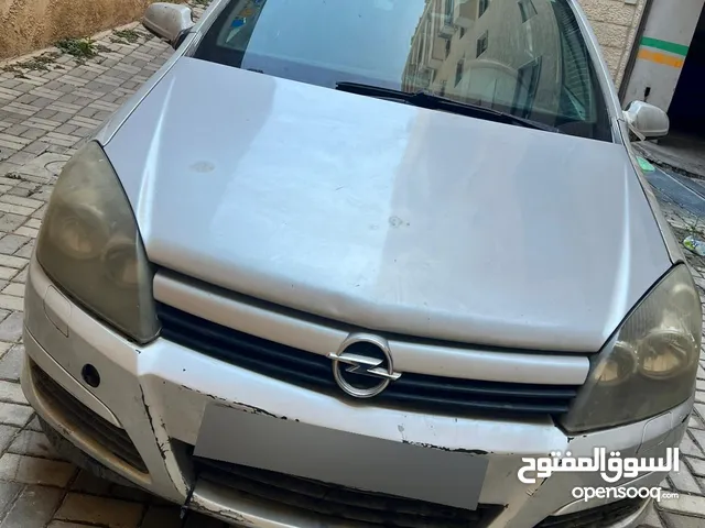 اوبل استرا 2005