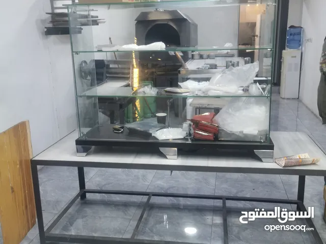 عدة مطعم معجنات فتاحة براشة موزريلا مبرشة طاولة مقلى بطاطا ثلاجة فترينه عرض معجنات كولار فريزر