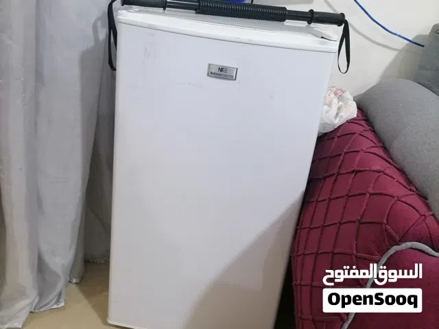 ثلاجة صغيرة مناسبة للمكاتب والاستديوهات