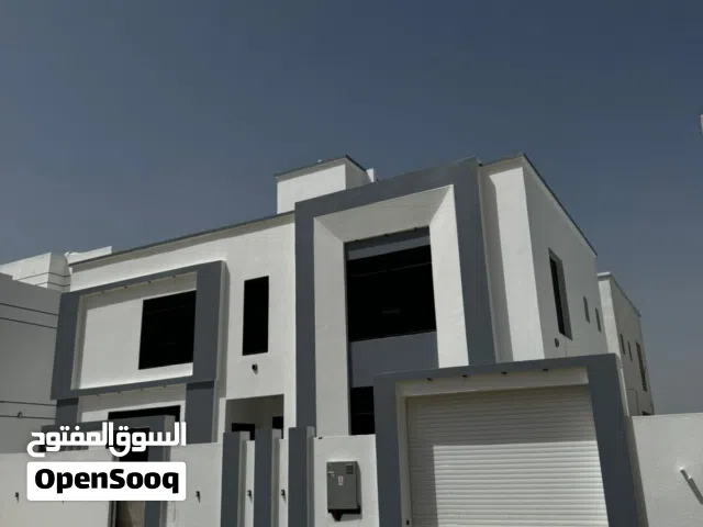 فلل للبيع في بركاء حي عاصم قريب من الشارع العام