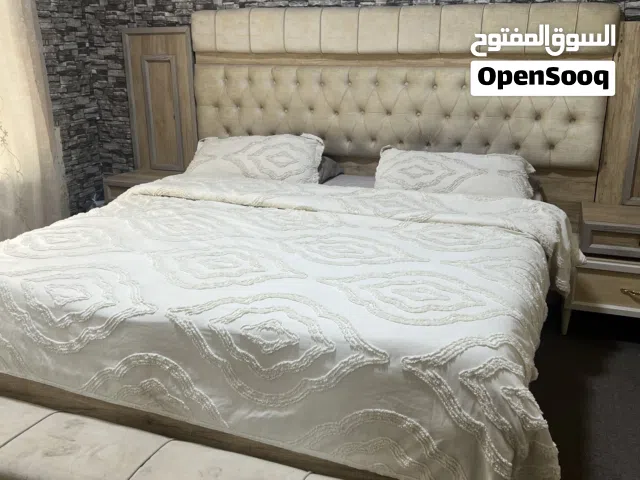 غرفة نوم بحالة جيدة