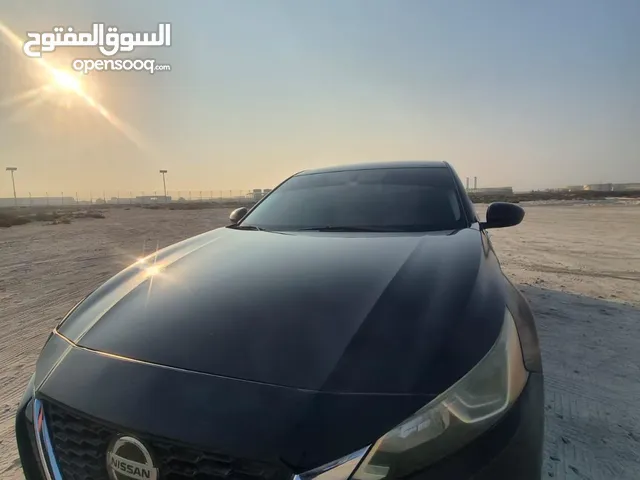 نيسان التيما وارد أمريكي موديل 2019 حادث بسيط رفرف مسجلة في الدولة ماشي 210987 كم