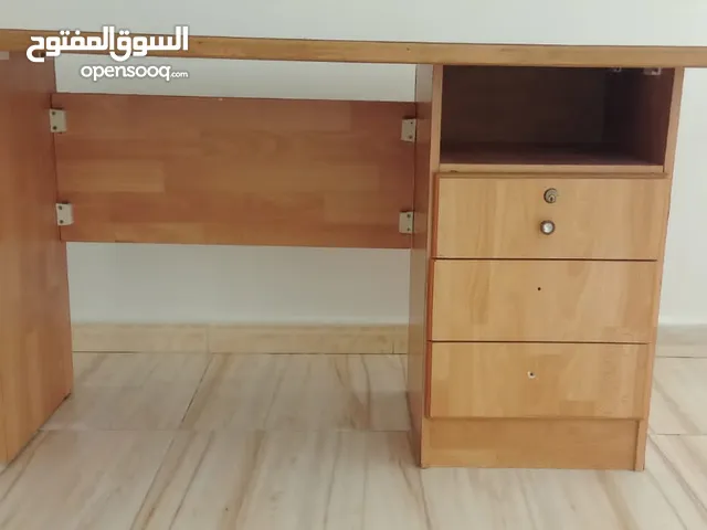 طاولة مكتب مستعملة بحالة جيده