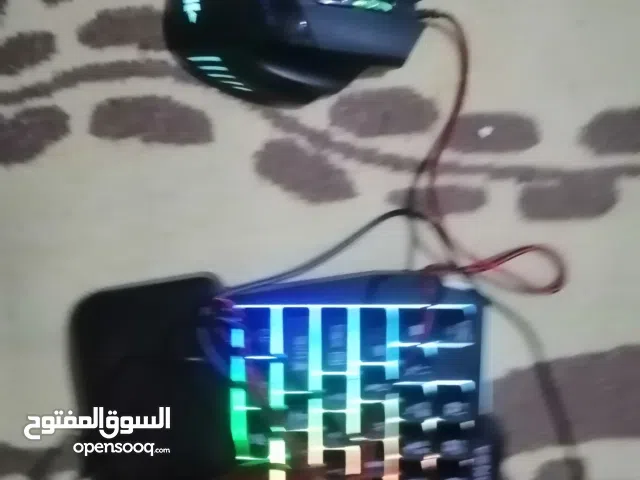 لوحة المفاتيح وفأرة للألعاب الإلكترونية