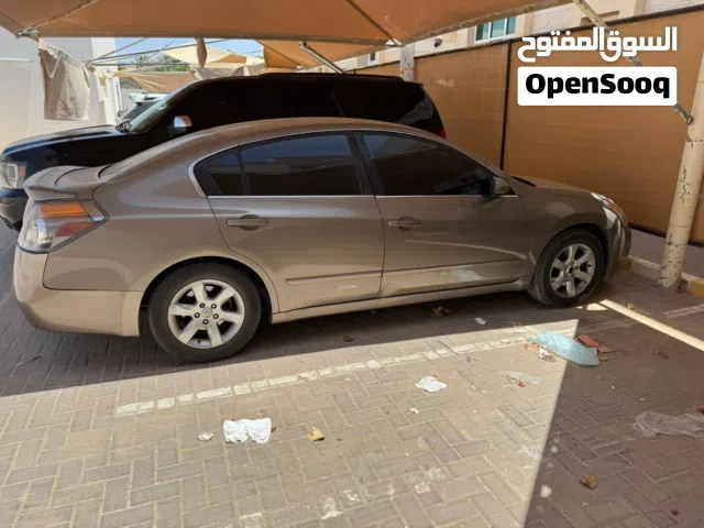 2008 نيسان التيما Standard