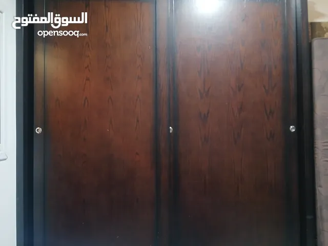 غرفة نوم شبابيه خشب لاتيه 18 نضيفه + كومدينه+ تسريحه مكونه من 4 جوارير من غير مراي