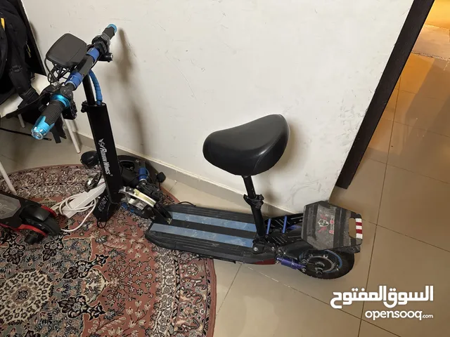 سكوتر للبيع مستعمل كل شي صلاح بس التاير الي قدام نزل بس يتركب بمسمار ولا كل شي تمام