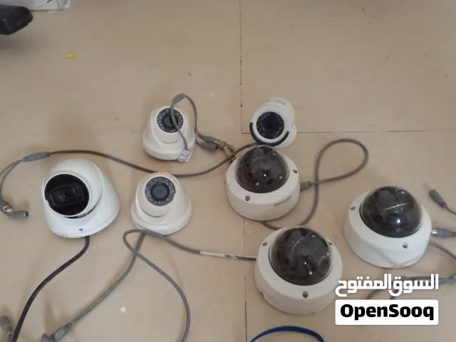 يوجد لدي عدد سبع كاميرات داخليه وخارجيه للبيع مستعمله نظيفه