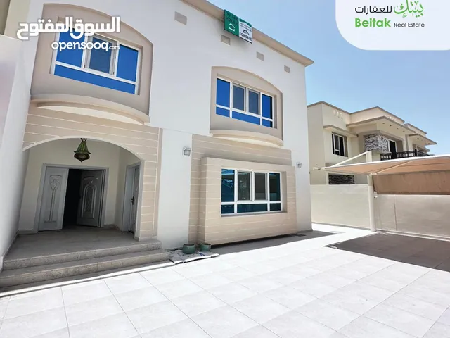 350 m2 5 Bedrooms Villa for Sale in Muscat Al Khoud