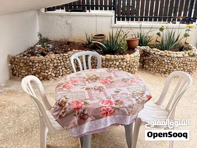 شقة / ستوديو للاجار في سطح مرحبا