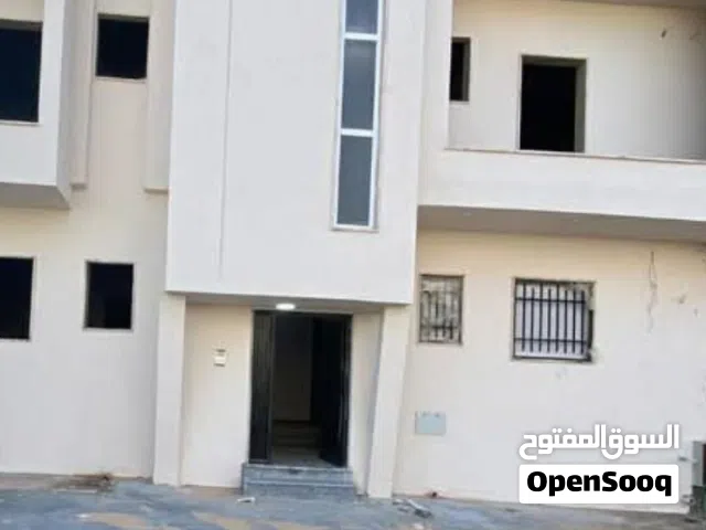 شقه نص تشطيب بقرب مزرعه عنب لا سلاك لكريميه دور التالت