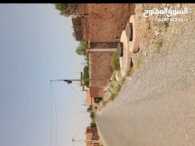 275 متر للبيع فيها صندوق كتبة عند محامي عندها بلان