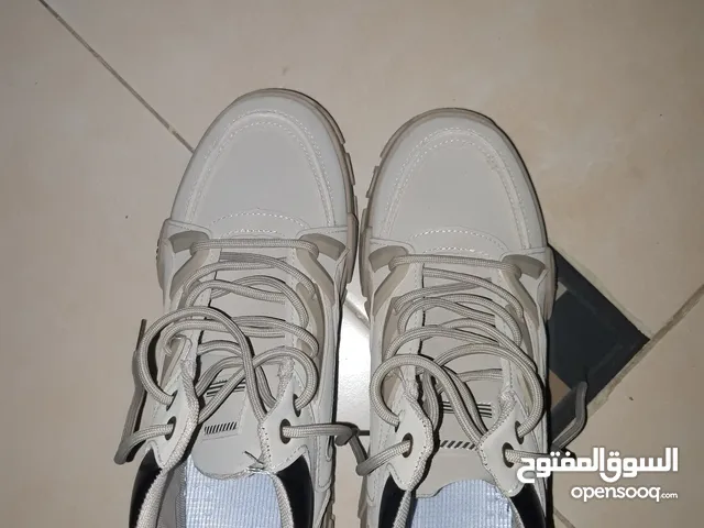 42 Casual Shoes in Benghazi