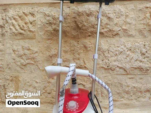 مكواة بخار مع طاولة