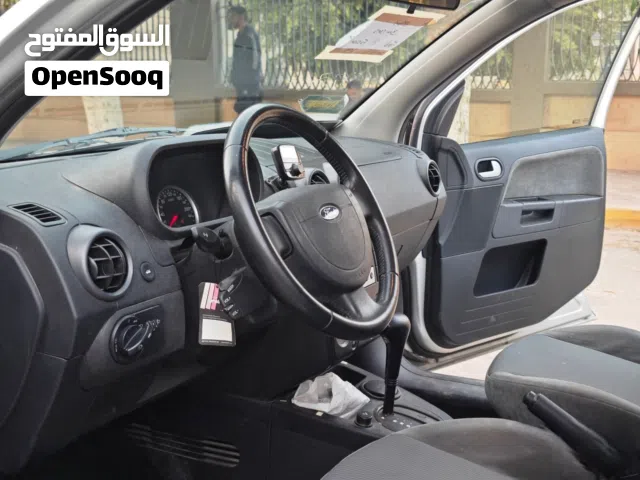 2005 فورد فيوجن SE