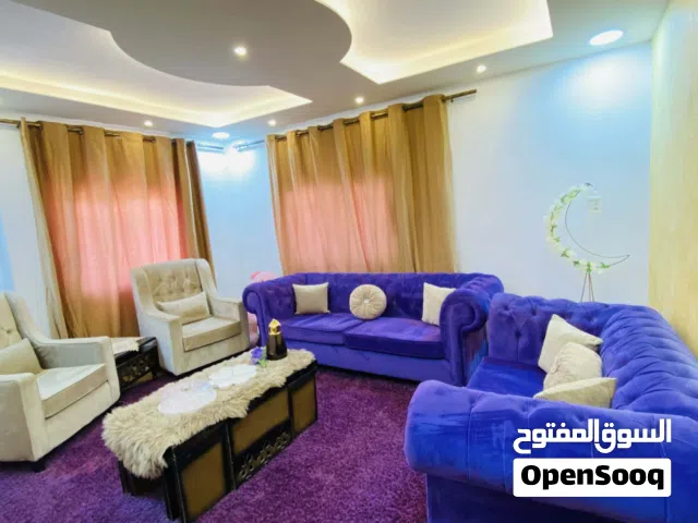 غرفة جلوس للبيع كاملة مع الموكيته والبرادي والطاولة