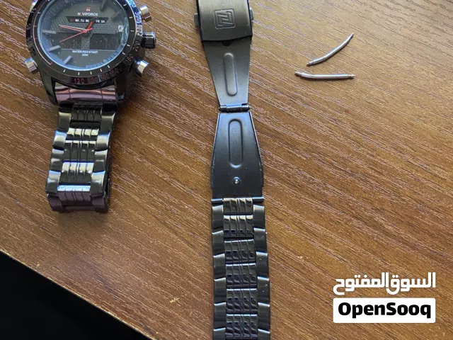 ساعة navi force