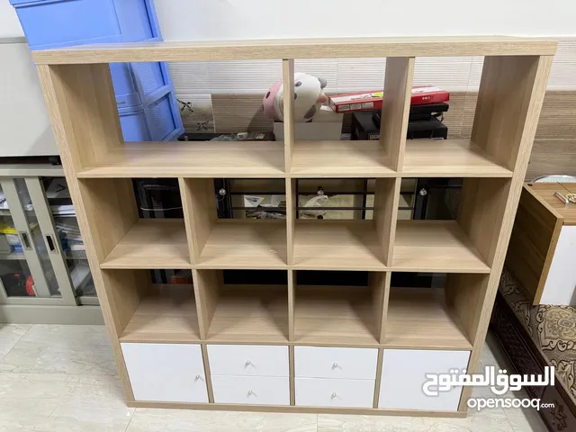 طاولات و ادراج مستعمله وبسعر مناسب