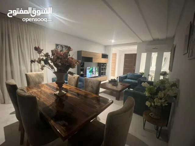 شقة ممتازة في حدائق قرطاج