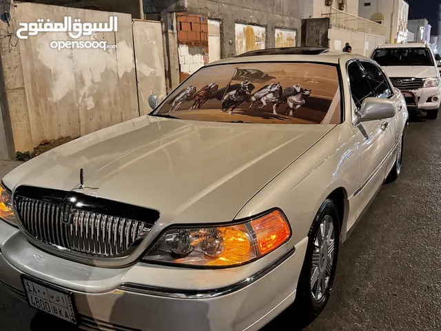 Used Lincoln Town Car in Al Madinah