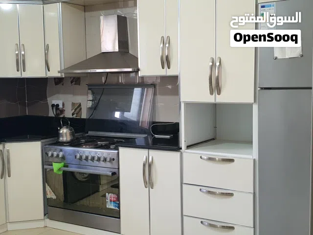 دولاب مطبخ مع الرخام و الشفاط